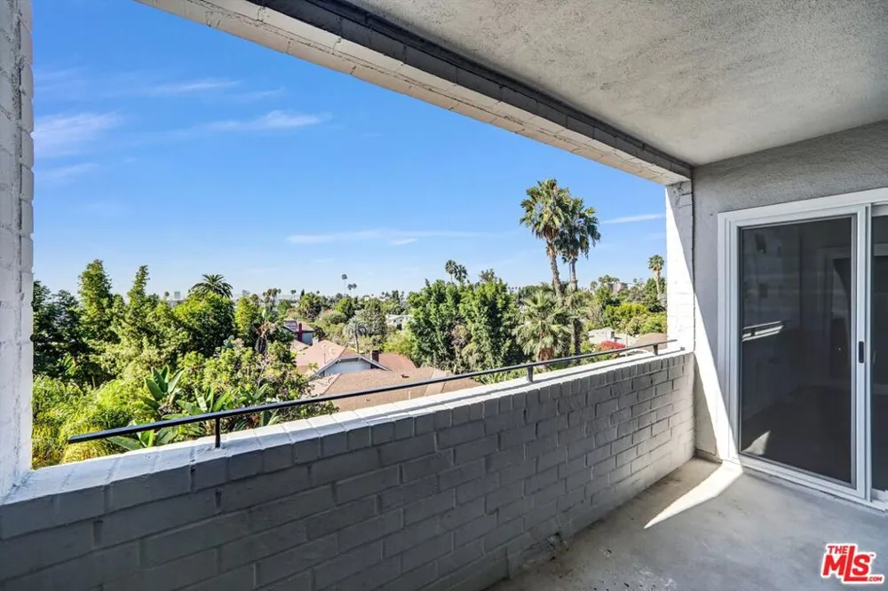 7560 Hollywood Boulevard #303 Los Angeles, CA 90046