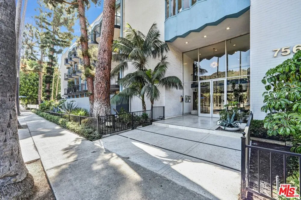 7560 Hollywood Boulevard #303 Los Angeles, CA 90046