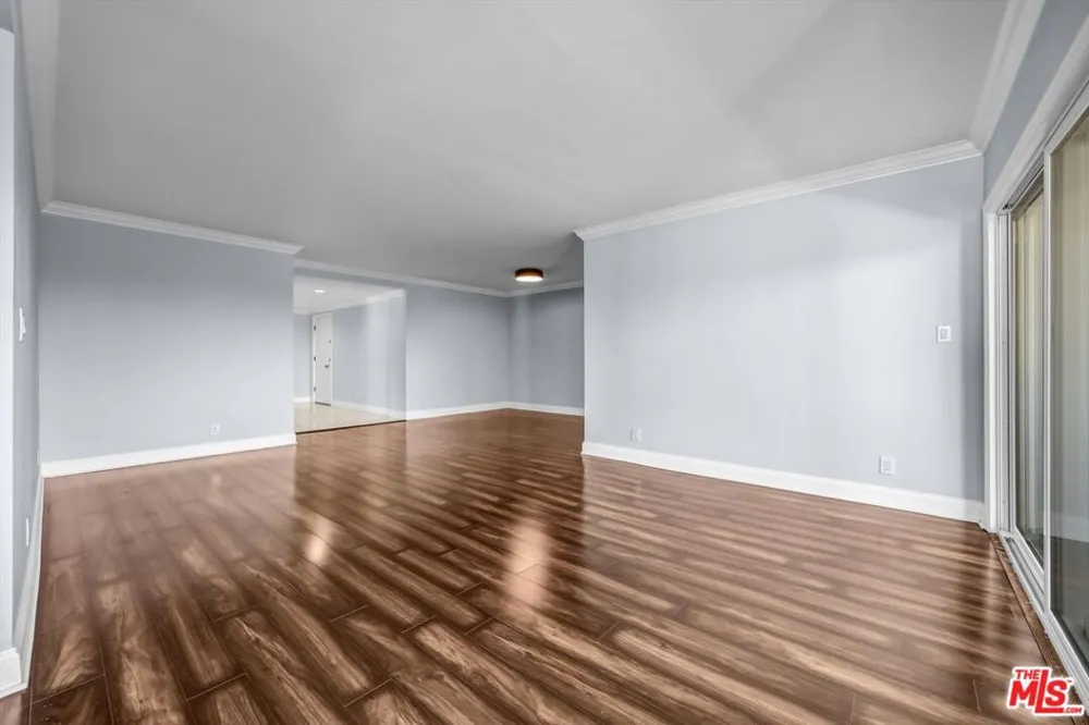 7560 Hollywood Boulevard #303 Los Angeles, CA 90046
