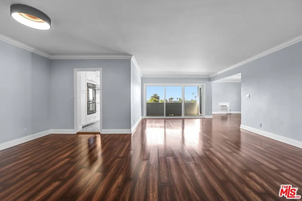 7560 Hollywood Boulevard #303 Los Angeles, CA 90046