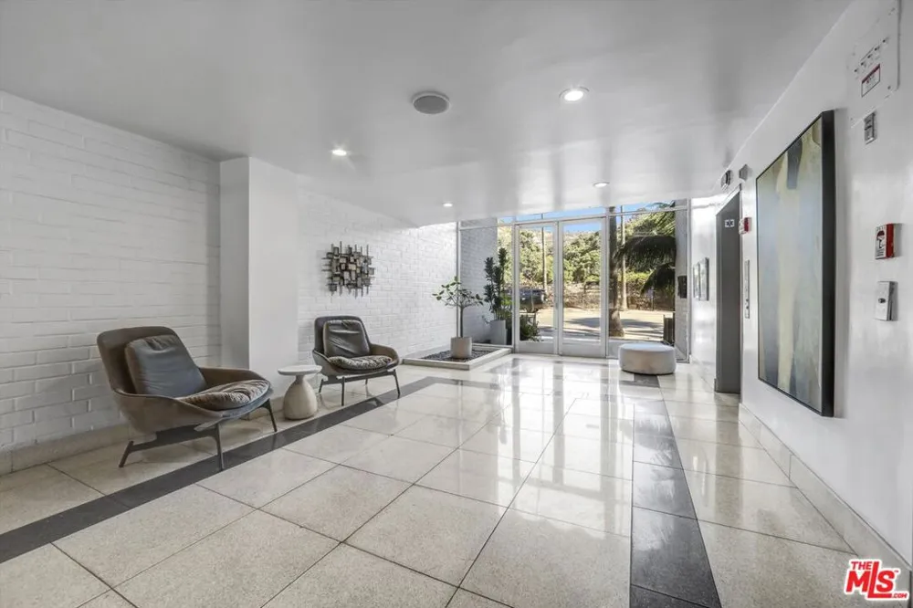 7560 Hollywood Boulevard #303 Los Angeles, CA 90046
