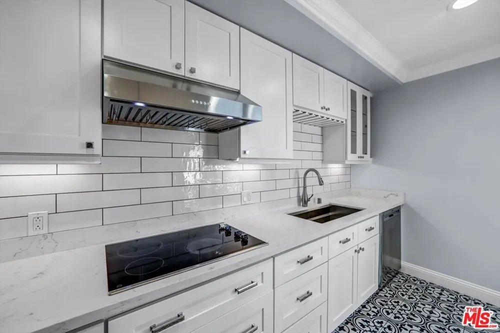 7560 Hollywood Boulevard #303 Los Angeles, CA 90046