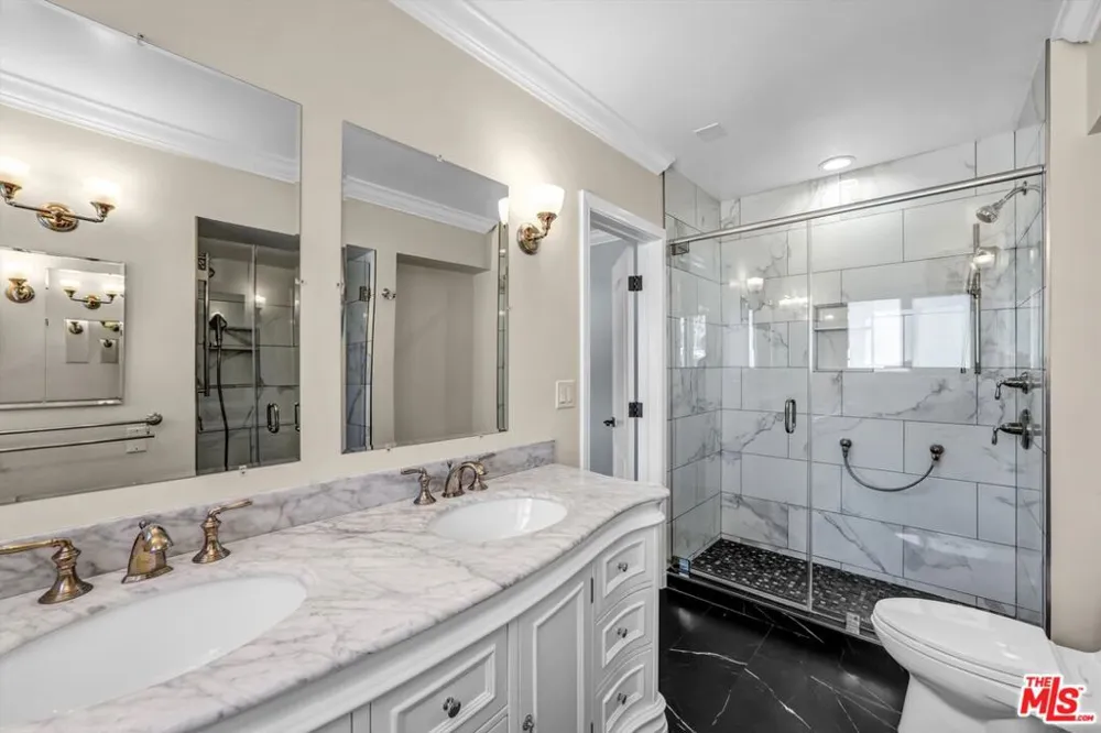 7560 Hollywood Boulevard #303 Los Angeles, CA 90046