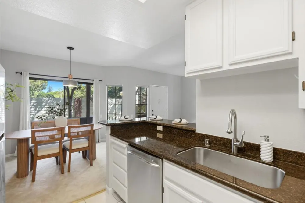 454 Costa Mesa Terrace #B Sunnyvale, CA 94085