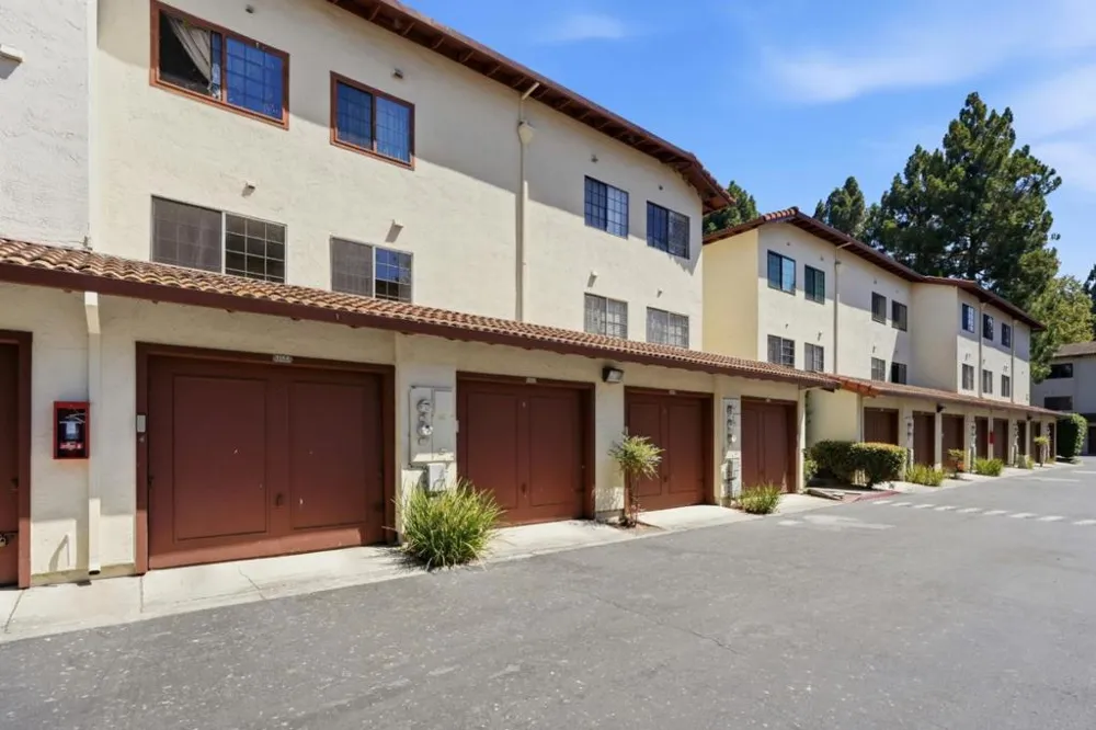 454 Costa Mesa Terrace #B Sunnyvale, CA 94085