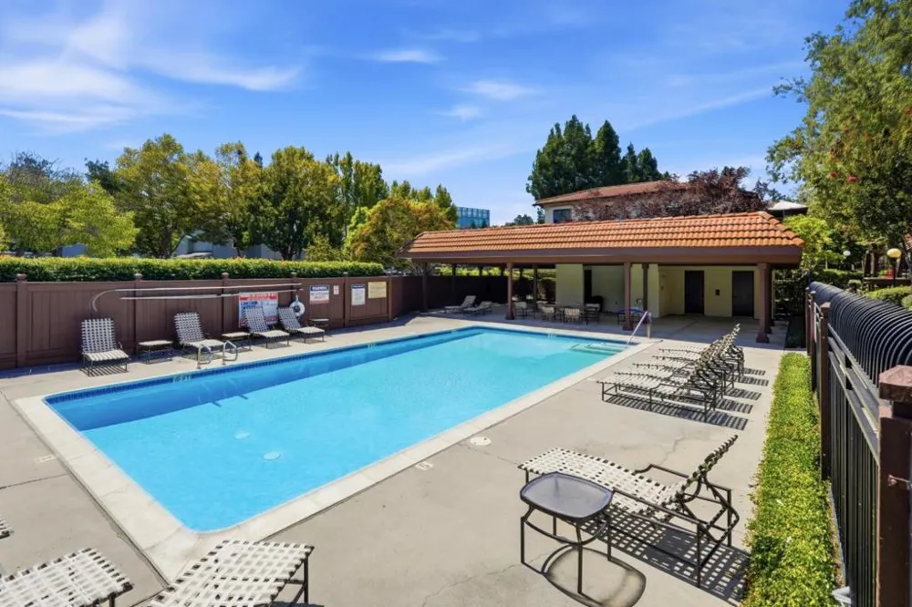 454 Costa Mesa Terrace #B Sunnyvale, CA 94085