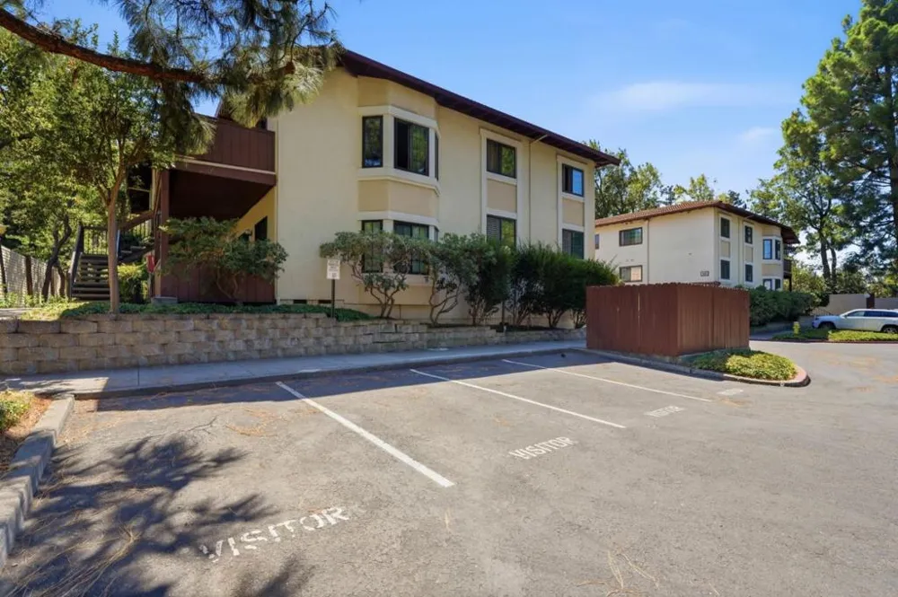 454 Costa Mesa Terrace #B Sunnyvale, CA 94085
