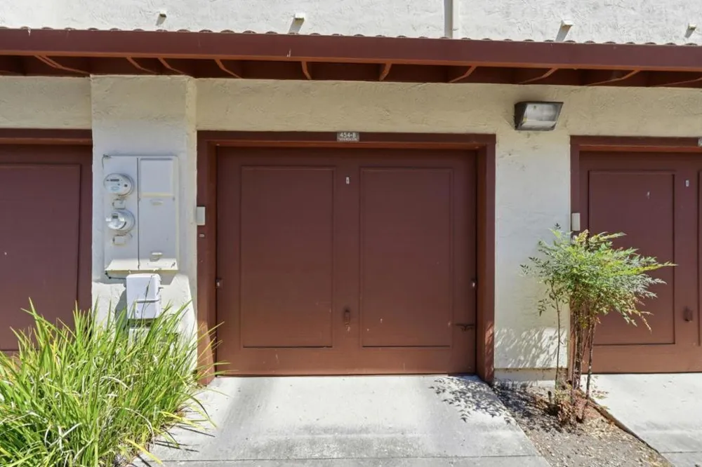 454 Costa Mesa Terrace #B Sunnyvale, CA 94085