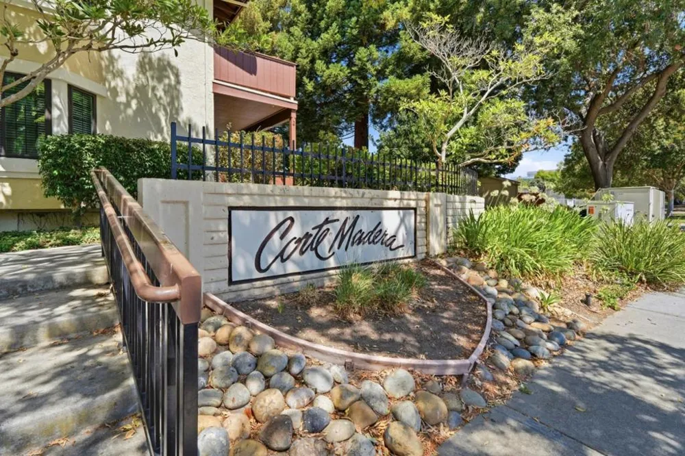 454 Costa Mesa Terrace #B Sunnyvale, CA 94085