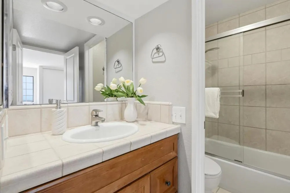 454 Costa Mesa Terrace #B Sunnyvale, CA 94085
