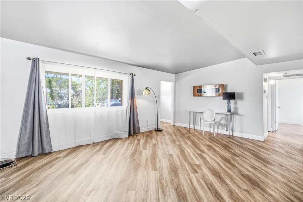 425 Vandalia Street Las Vegas, NV 89106