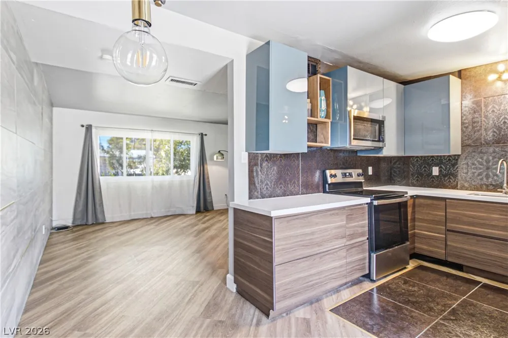 425 Vandalia Street Las Vegas, NV 89106