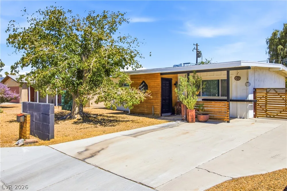 425 Vandalia Street Las Vegas, NV 89106