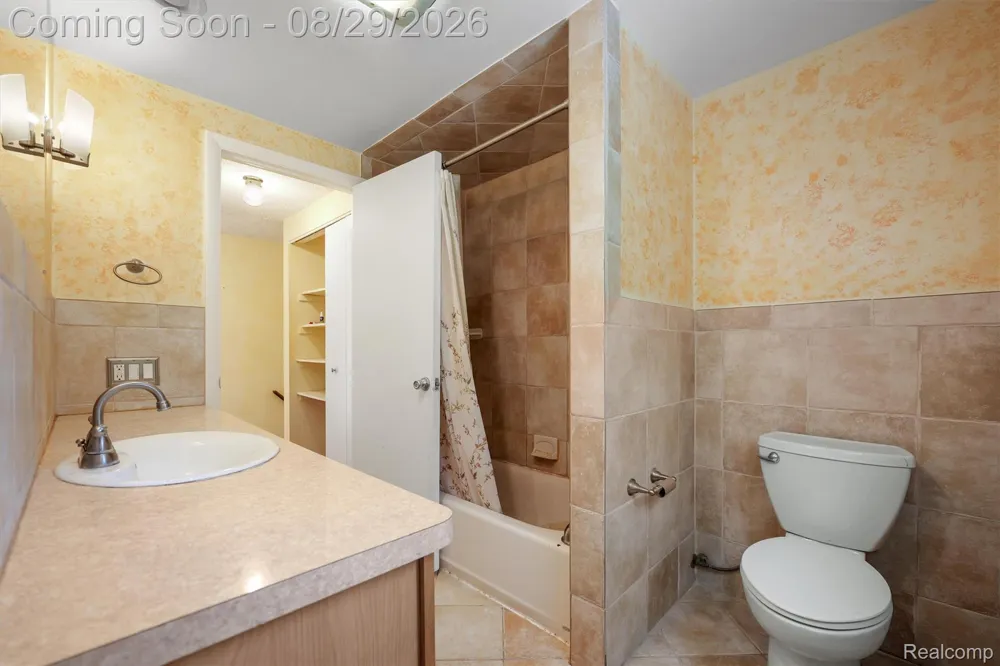 2877 Burgess Hill Drive Waterford Charter Township, MI 48329