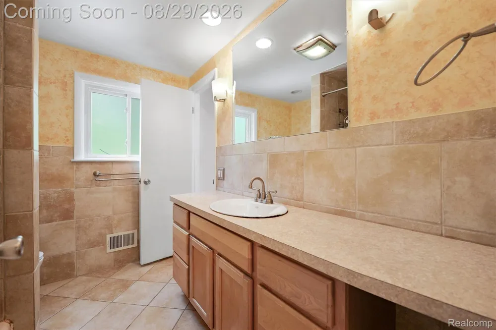 2877 Burgess Hill Drive Waterford Charter Township, MI 48329