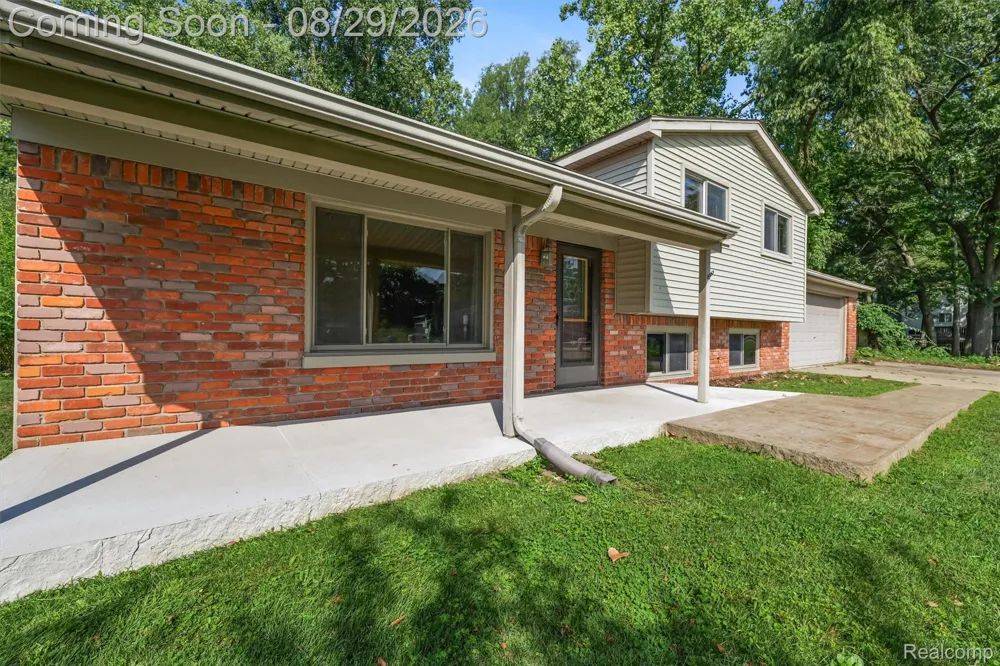 2877 Burgess Hill Drive Waterford Charter Township, MI 48329