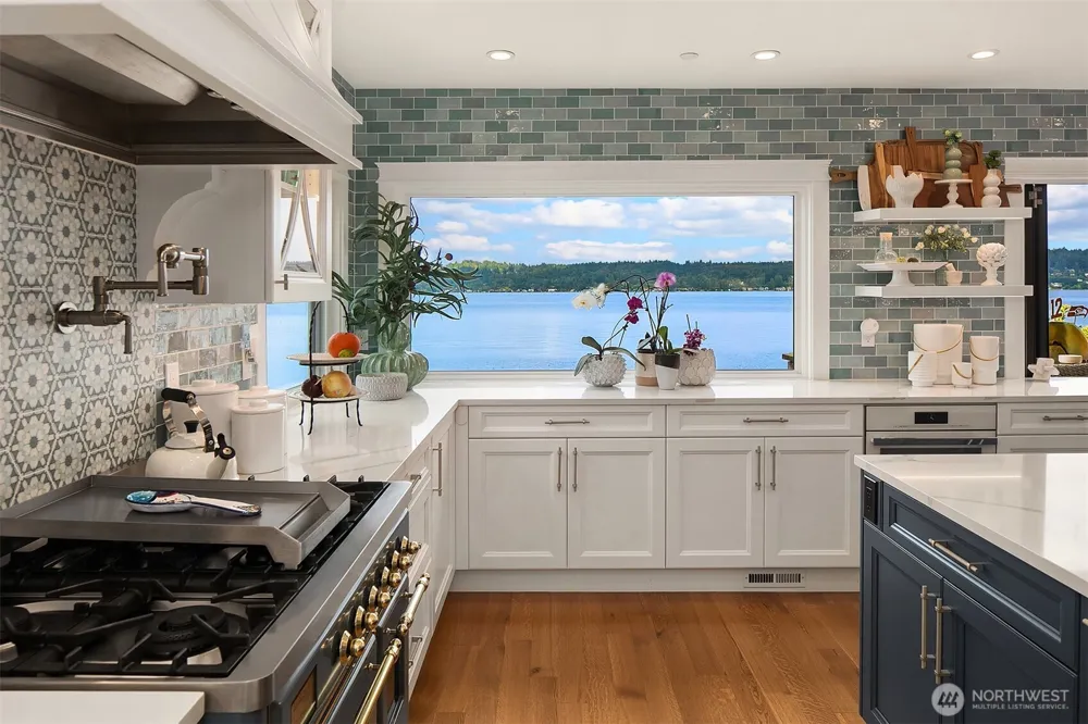 456 W Lake Sammamish Parkway SE Bellevue, WA 98008