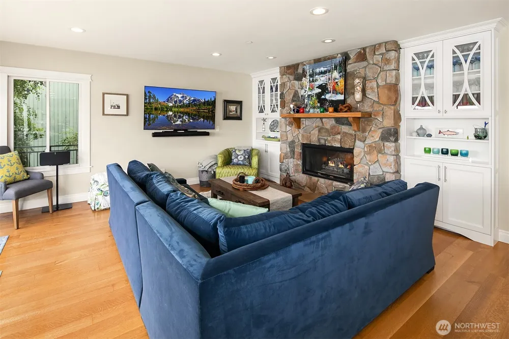 456 W Lake Sammamish Parkway SE Bellevue, WA 98008