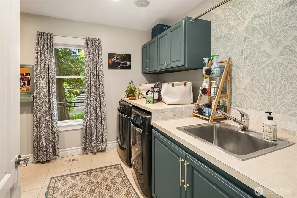 456 W Lake Sammamish Parkway SE Bellevue, WA 98008