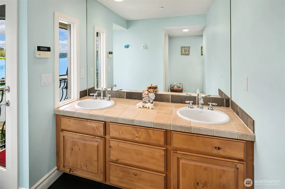 456 W Lake Sammamish Parkway SE Bellevue, WA 98008