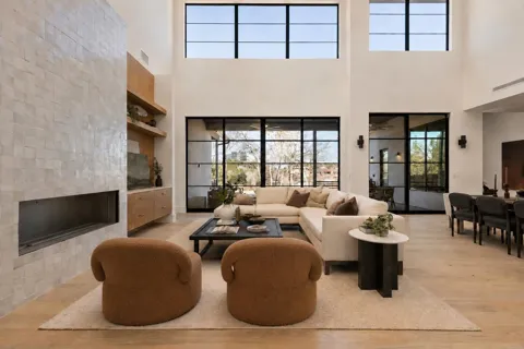 6102 Forest Hills Drive