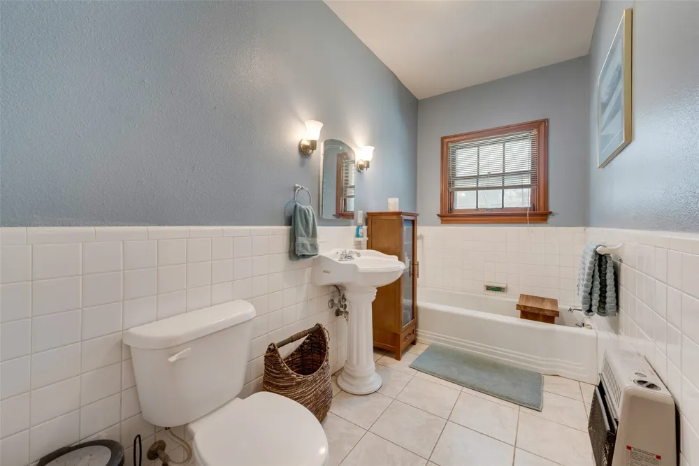233 E High Street Wills Point, TX 75169
