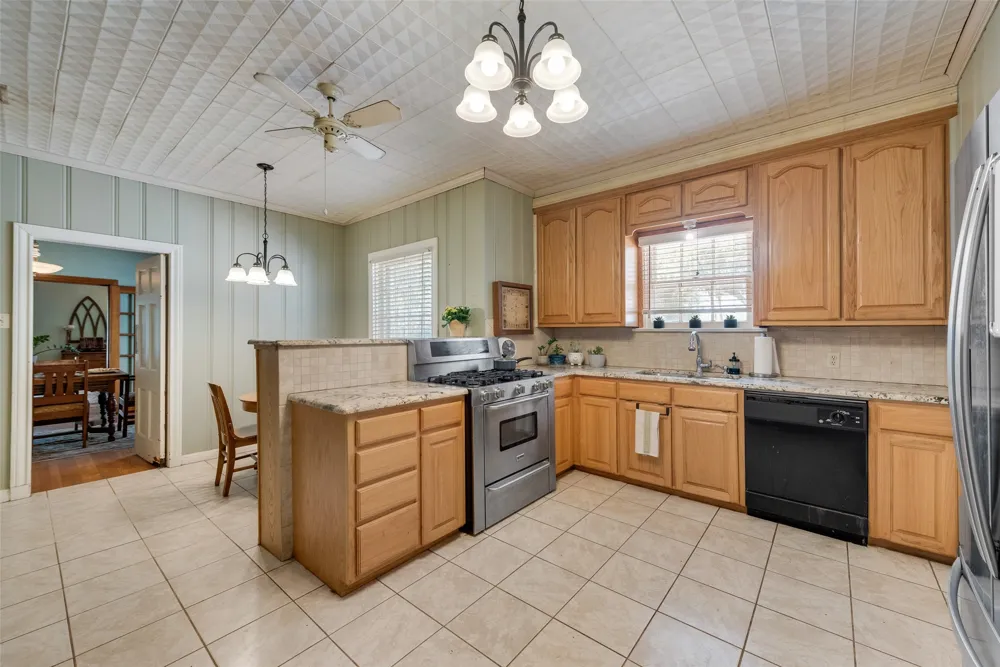 233 E High Street Wills Point, TX 75169
