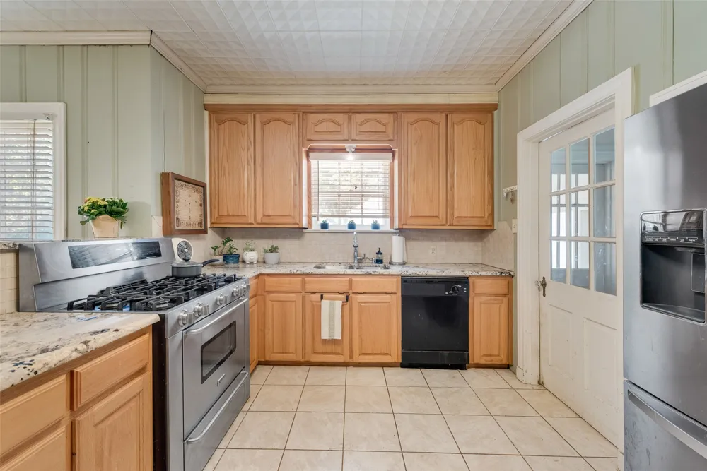 233 E High Street Wills Point, TX 75169