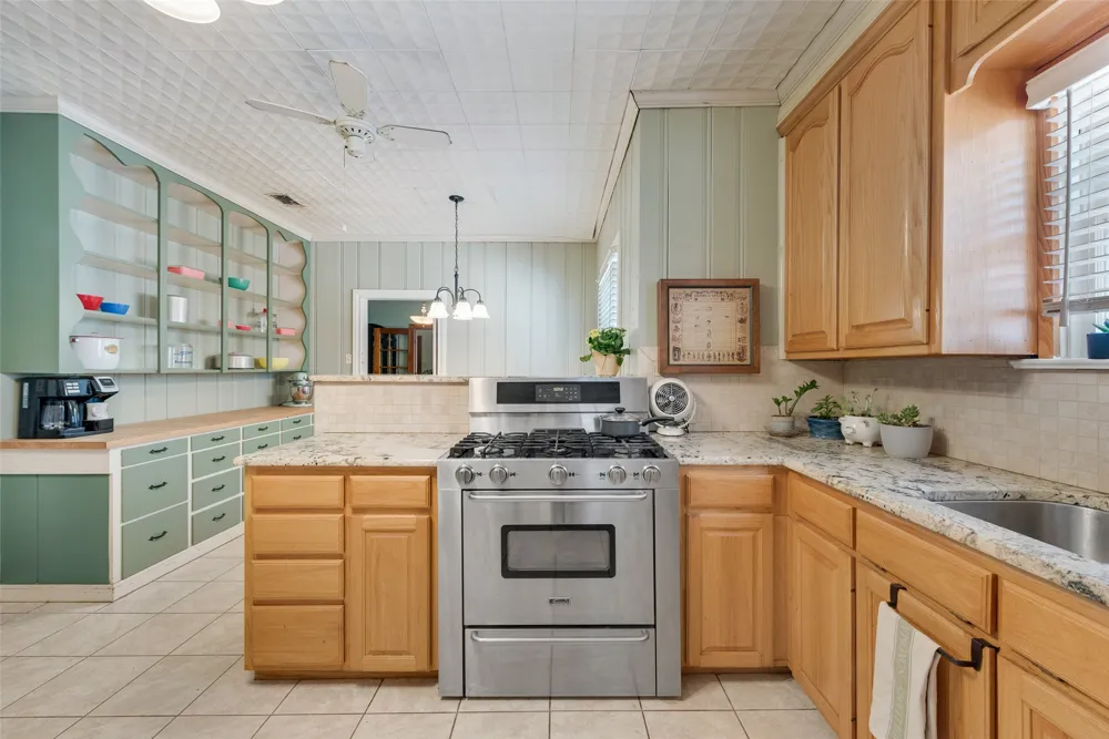 233 E High Street Wills Point, TX 75169
