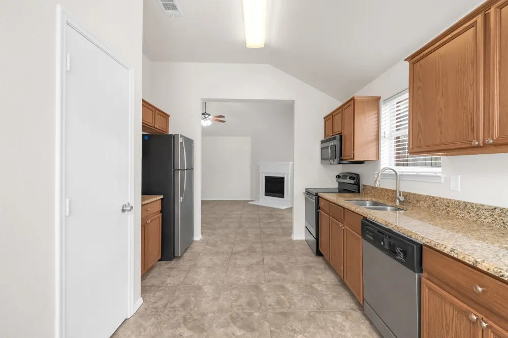 1039 Caliente Drive Grand Prairie, TX 75051
