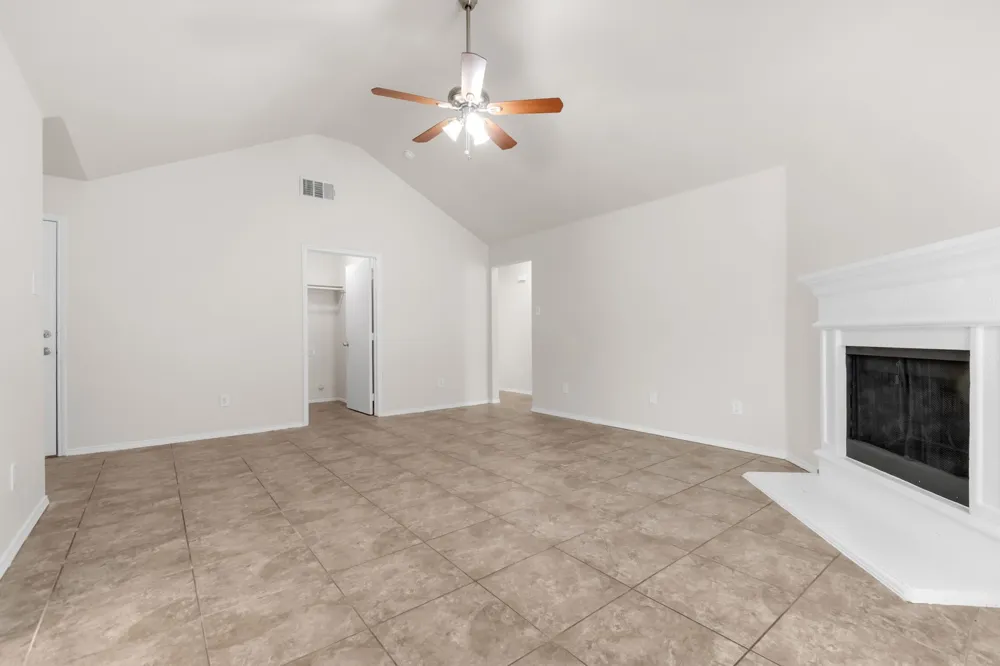 1039 Caliente Drive Grand Prairie, TX 75051