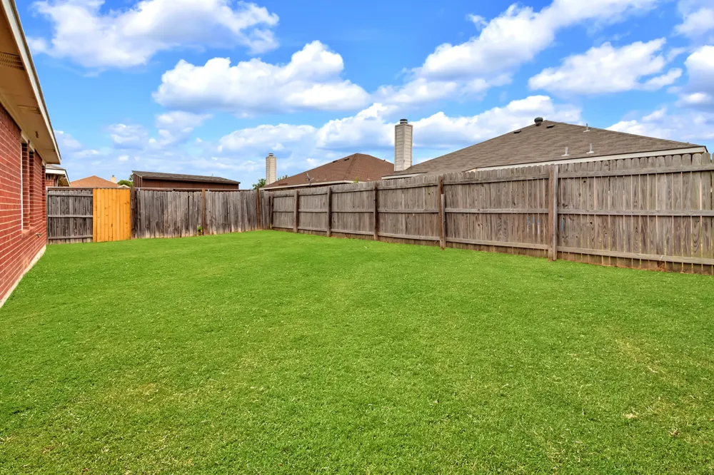 1039 Caliente Drive Grand Prairie, TX 75051