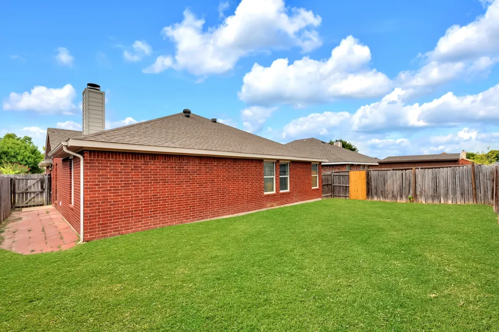 1039 Caliente Drive Grand Prairie, TX 75051