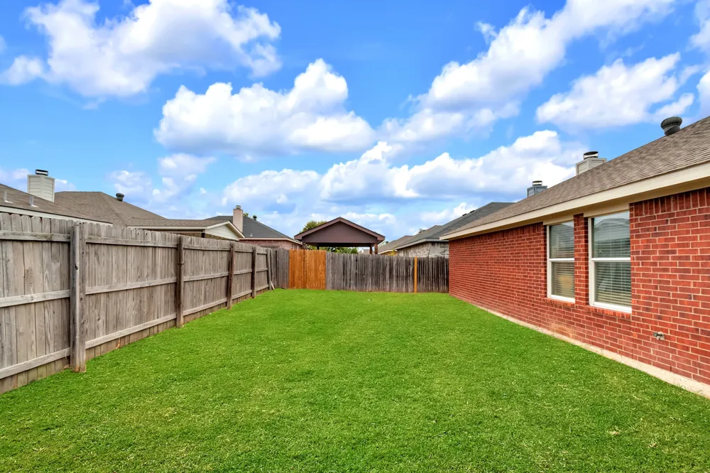 1039 Caliente Drive Grand Prairie, TX 75051