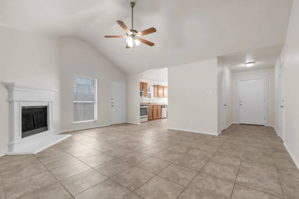 1039 Caliente Drive Grand Prairie, TX 75051