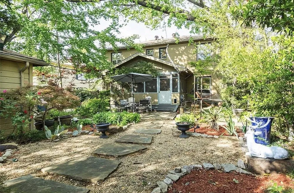 1915 Prairie Avenue #B Dallas, TX 75204