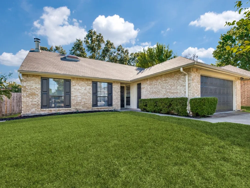 305 Westover Drive Euless, TX 76039