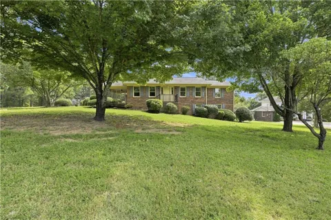 208 Woodland Circle SE