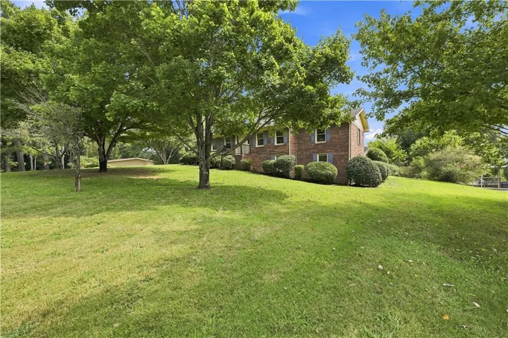 208 Woodland Circle SE Calhoun, GA 30701