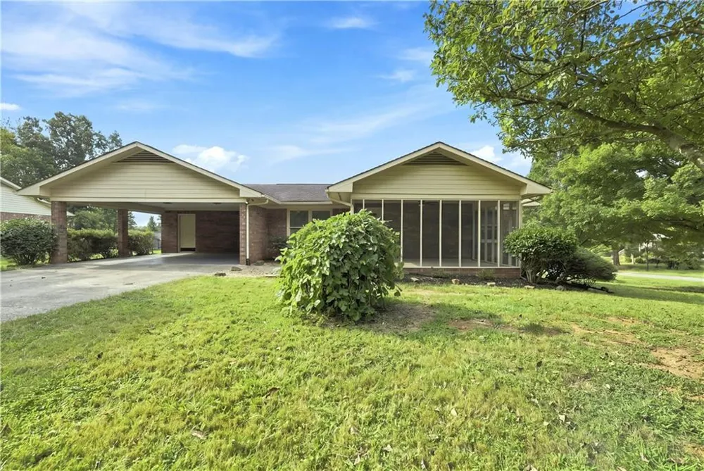 208 Woodland Circle SE Calhoun, GA 30701