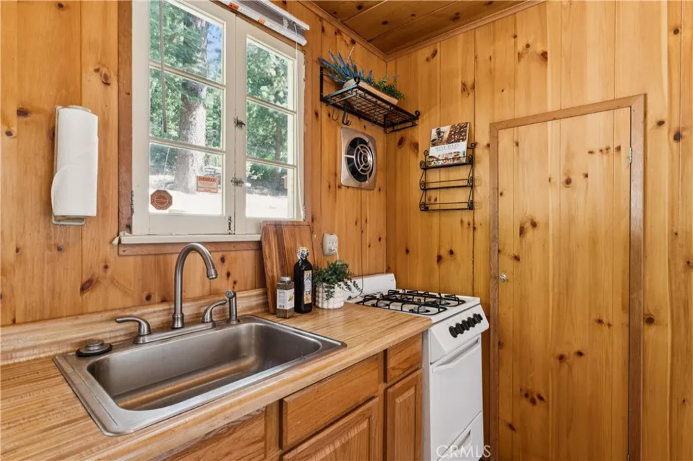 27260 Little Bear Road Blue Jay, CA 92317