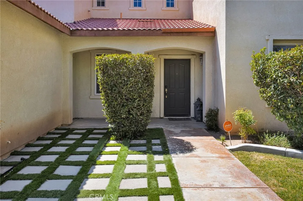 13068 Angelica Victorville, CA 92392