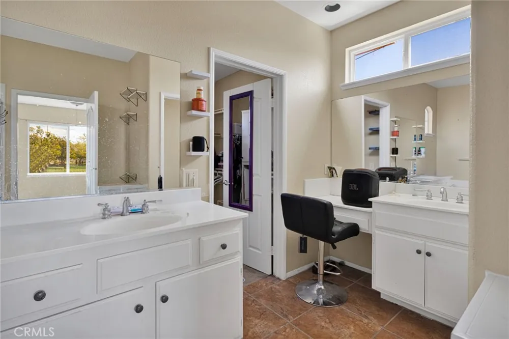 13068 Angelica Victorville, CA 92392