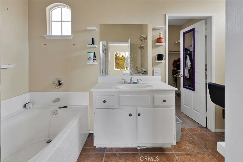13068 Angelica Victorville, CA 92392