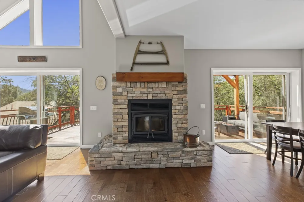 1198 Bruin Trail Fawnskin, CA 92333