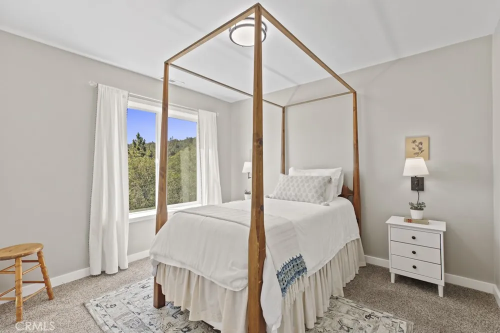 1198 Bruin Trail Fawnskin, CA 92333