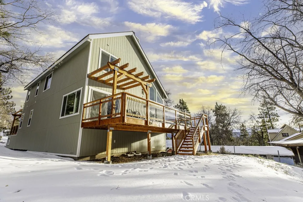 1198 Bruin Trail Fawnskin, CA 92333