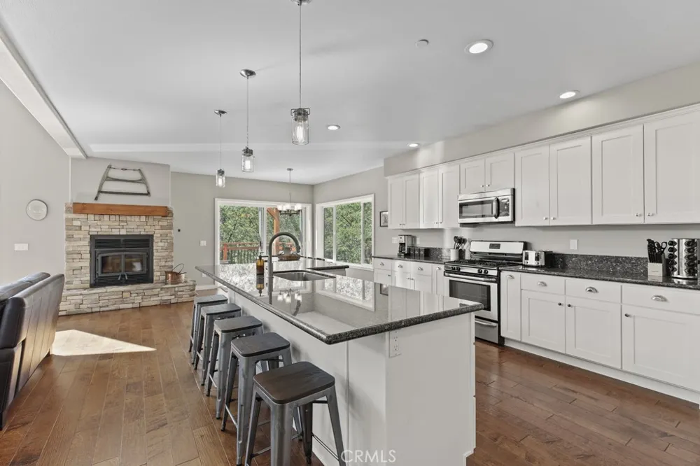 1198 Bruin Trail Fawnskin, CA 92333