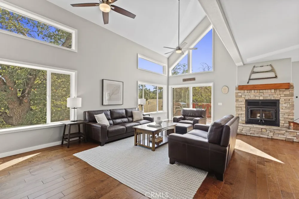 1198 Bruin Trail Fawnskin, CA 92333