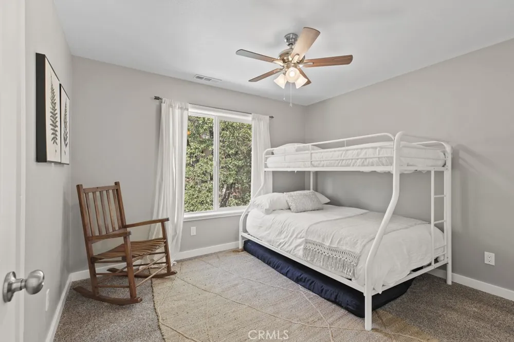 1198 Bruin Trail Fawnskin, CA 92333